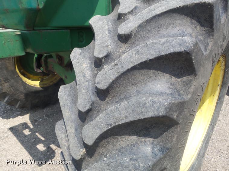 image for item K7529 1990 John Deere 4955 MFWD tractor