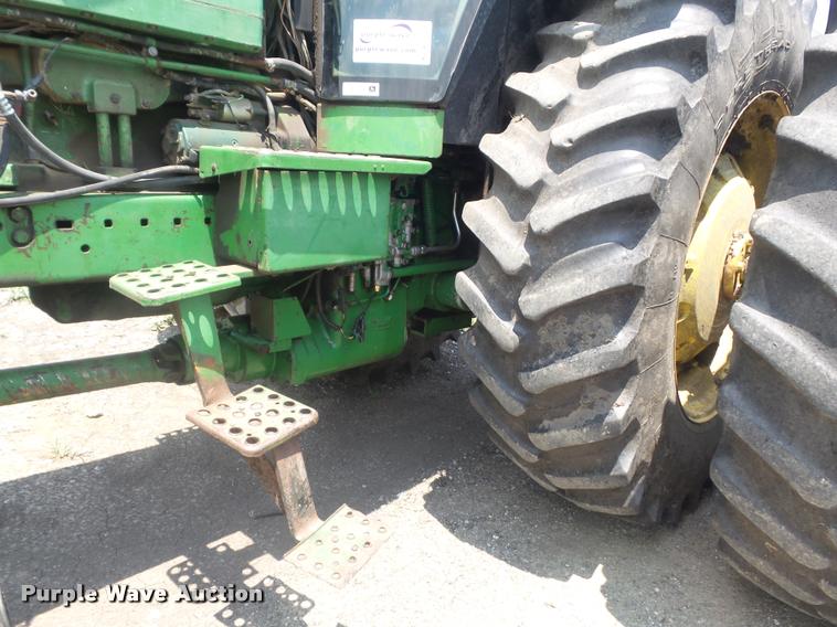 image for item K7529 1990 John Deere 4955 MFWD tractor