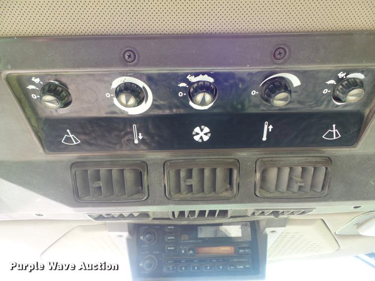 image for item K7529 1990 John Deere 4955 MFWD tractor