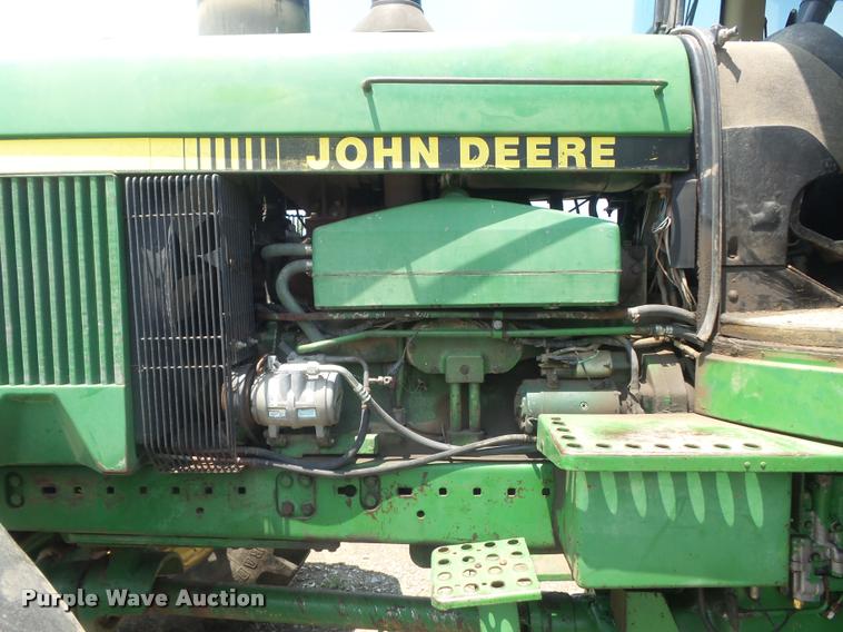 image for item K7529 1990 John Deere 4955 MFWD tractor