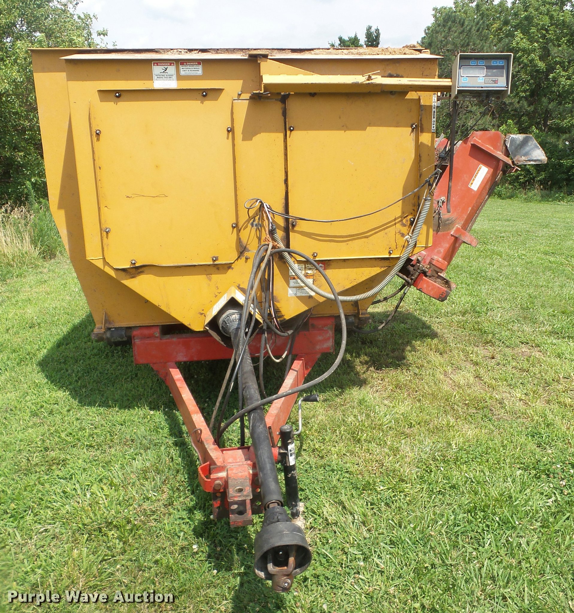Knight 3025 Reel Auggie TMR mixer wagon in Baldwin City, KS Item