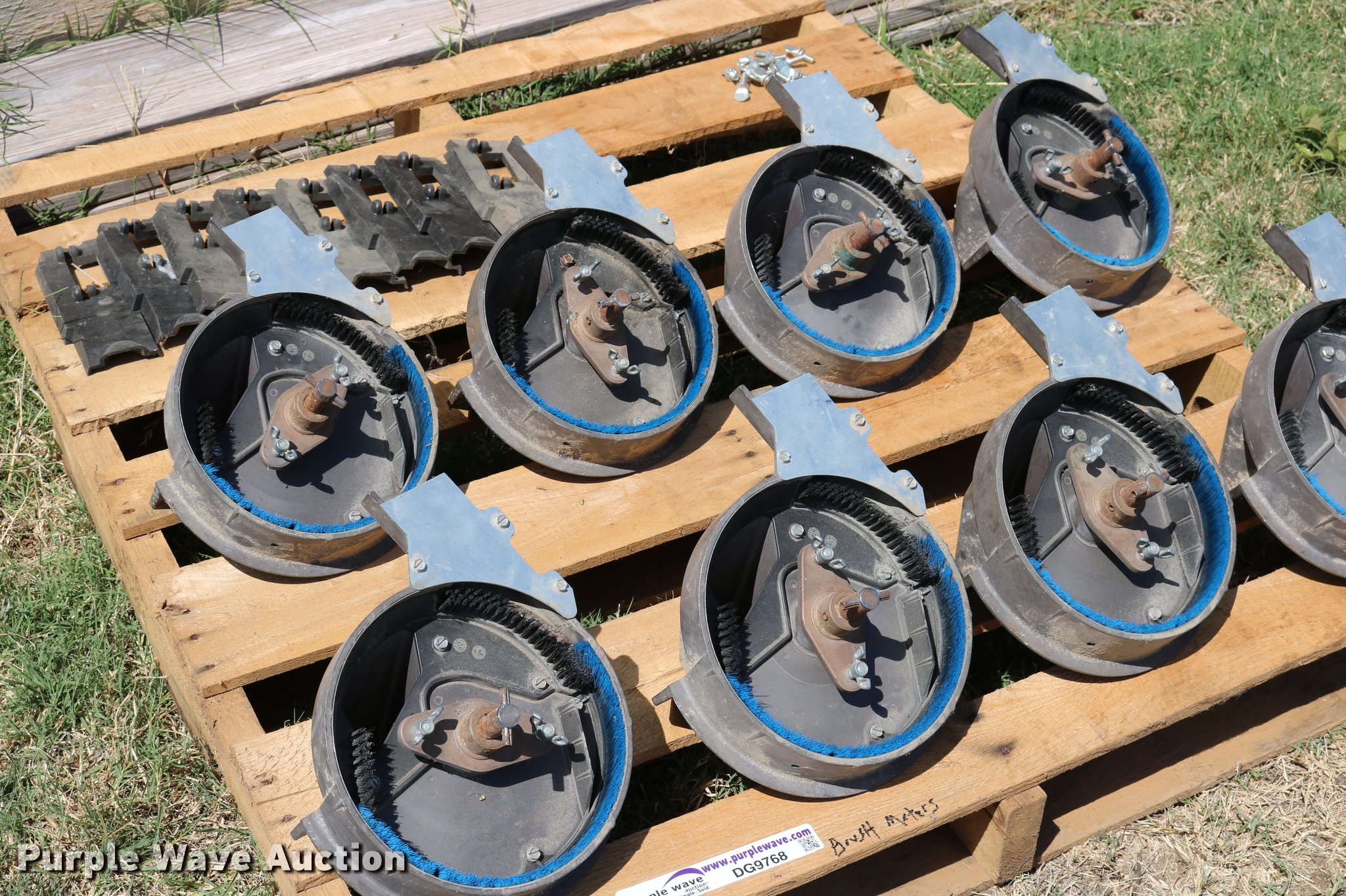 (8) Kinze brush meters in Perry, OK Item DG9768 sold Purple Wave