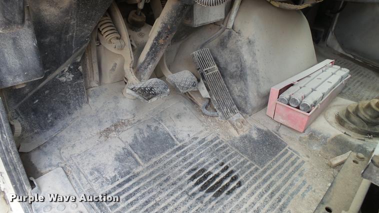 image for item BS9474 2001 Freightliner Legacy FL112 semi truck