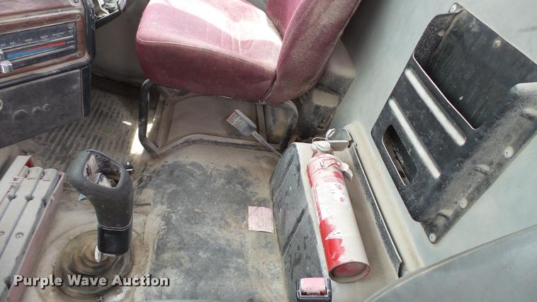 image for item BS9474 2001 Freightliner Legacy FL112 semi truck