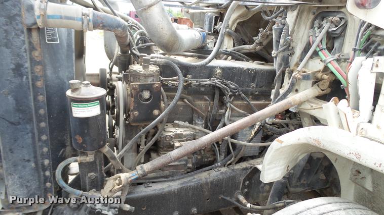 image for item BS9474 2001 Freightliner Legacy FL112 semi truck