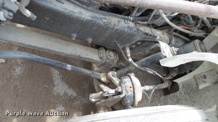 image for item BS9474 2001 Freightliner Legacy FL112 semi truck