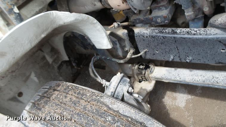 image for item BS9474 2001 Freightliner Legacy FL112 semi truck