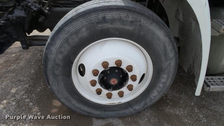 image for item BS9474 2001 Freightliner Legacy FL112 semi truck