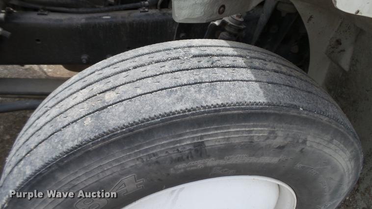 image for item BS9474 2001 Freightliner Legacy FL112 semi truck