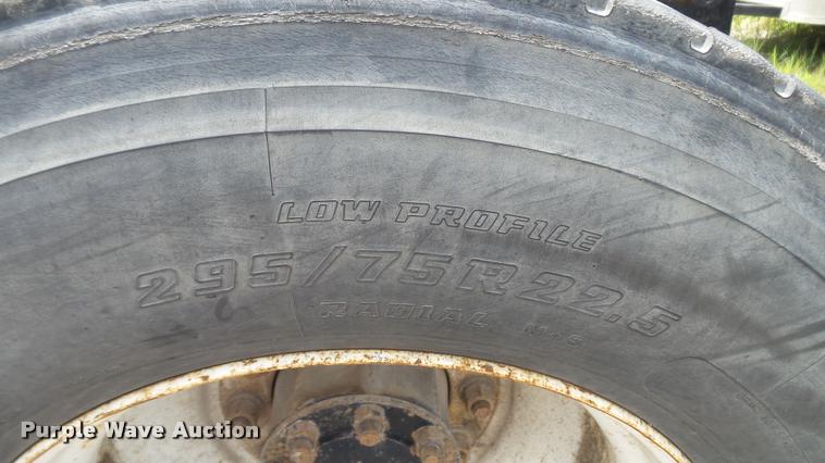 image for item BS9474 2001 Freightliner Legacy FL112 semi truck