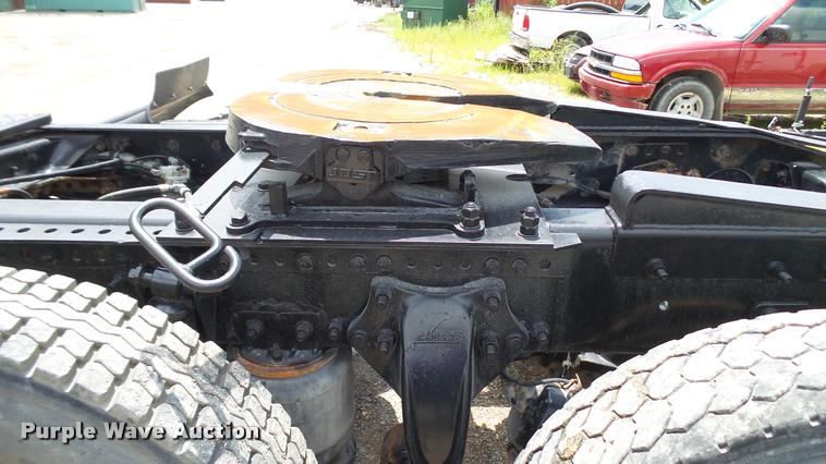 image for item BS9474 2001 Freightliner Legacy FL112 semi truck