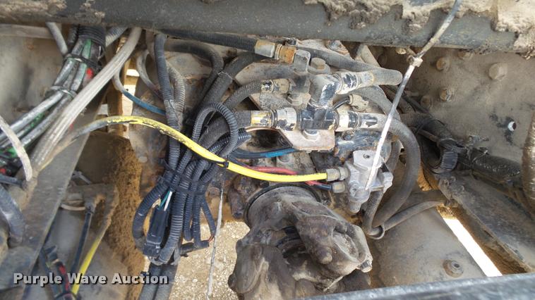 image for item BS9474 2001 Freightliner Legacy FL112 semi truck