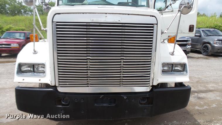 image for item BS9474 2001 Freightliner Legacy FL112 semi truck