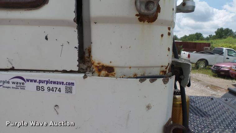 image for item BS9474 2001 Freightliner Legacy FL112 semi truck