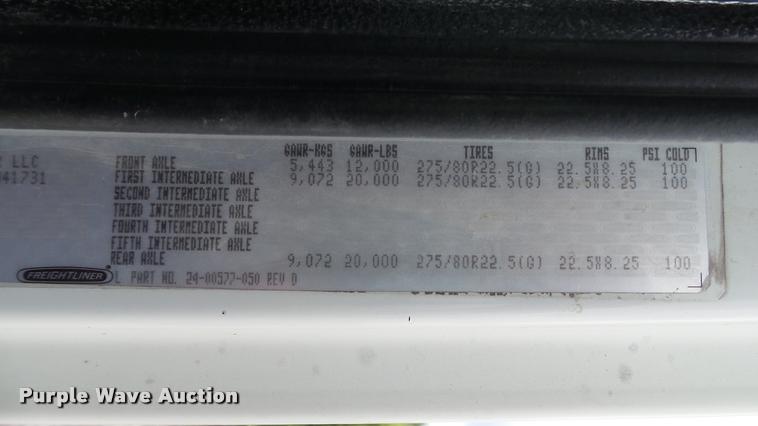 image for item BS9474 2001 Freightliner Legacy FL112 semi truck