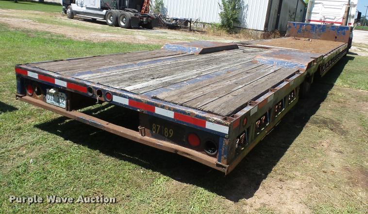 image for item CA9055 1993 Landoll drop deck trailer