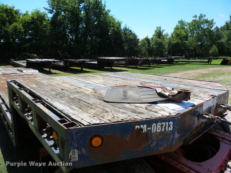 image for item CA9055 1993 Landoll drop deck trailer