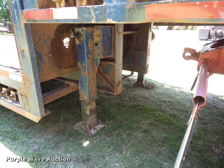 image for item CA9055 1993 Landoll drop deck trailer