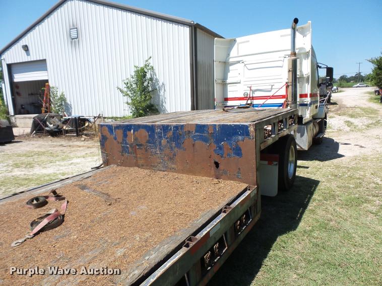image for item CA9055 1993 Landoll drop deck trailer