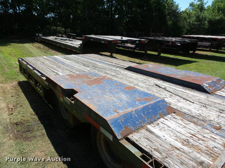 image for item CA9055 1993 Landoll drop deck trailer