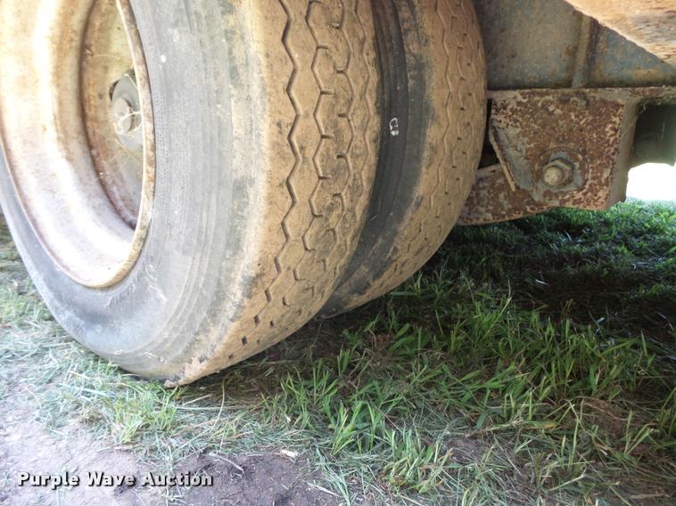 image for item CA9055 1993 Landoll drop deck trailer