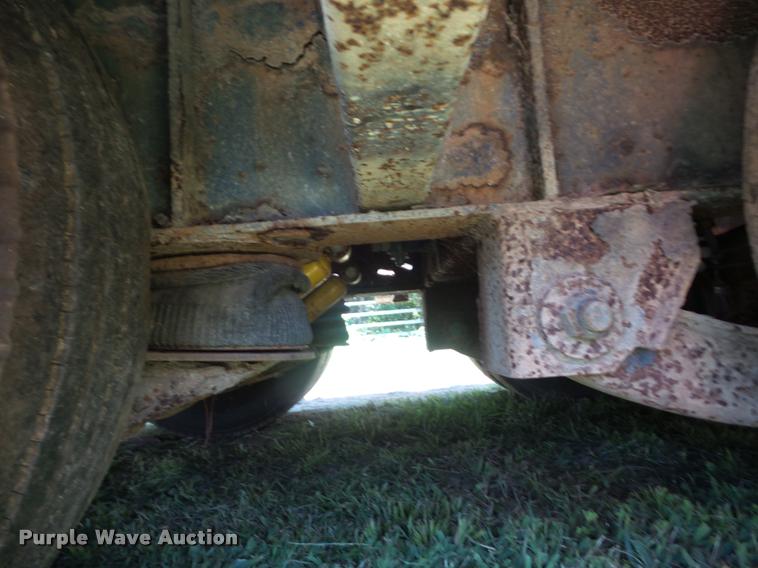 image for item CA9055 1993 Landoll drop deck trailer