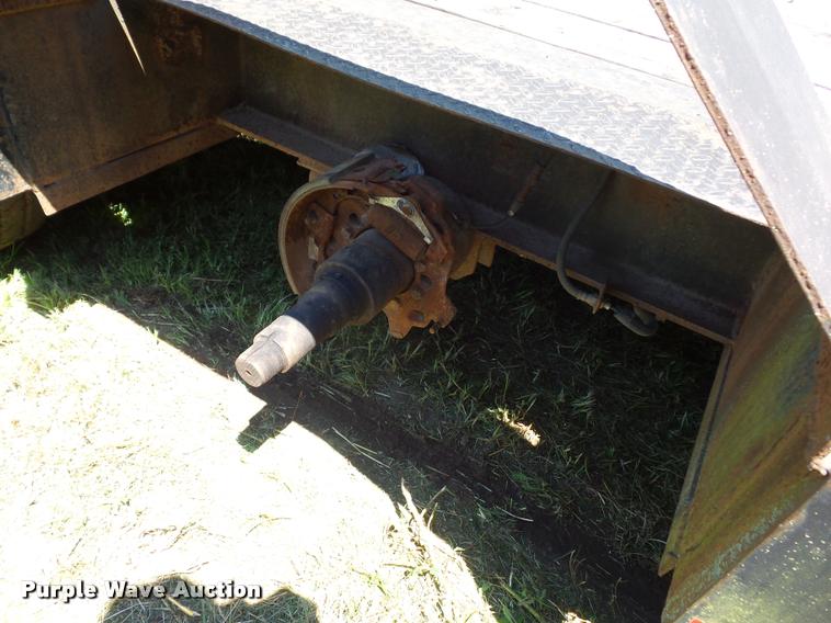 image for item CA9056 1989 drop deck trailer