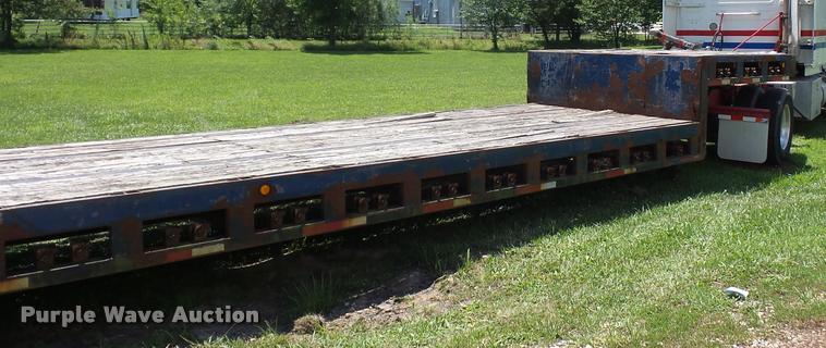 image for item CA9062 1993 Landoll drop deck trailer