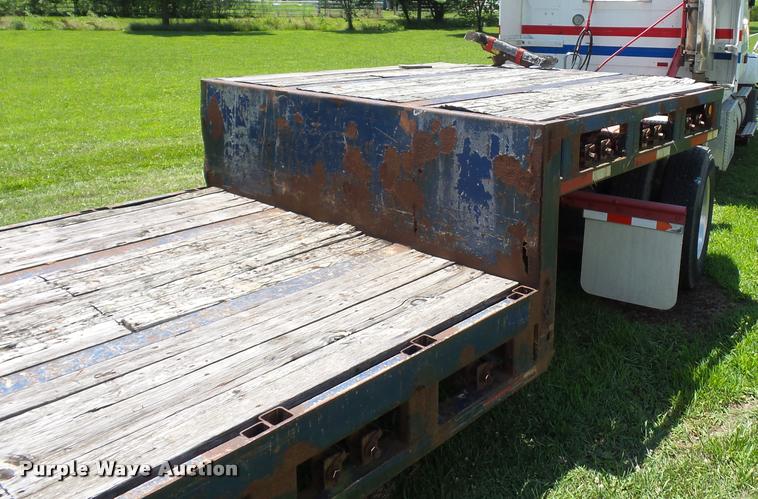 image for item CA9062 1993 Landoll drop deck trailer