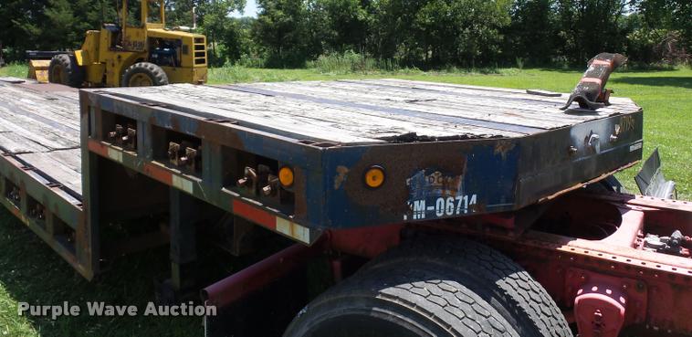 image for item CA9062 1993 Landoll drop deck trailer