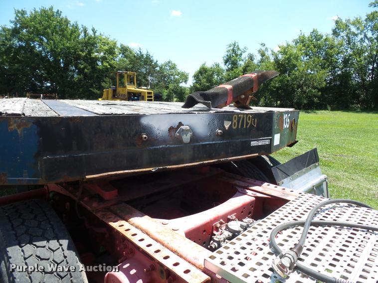 image for item CA9062 1993 Landoll drop deck trailer