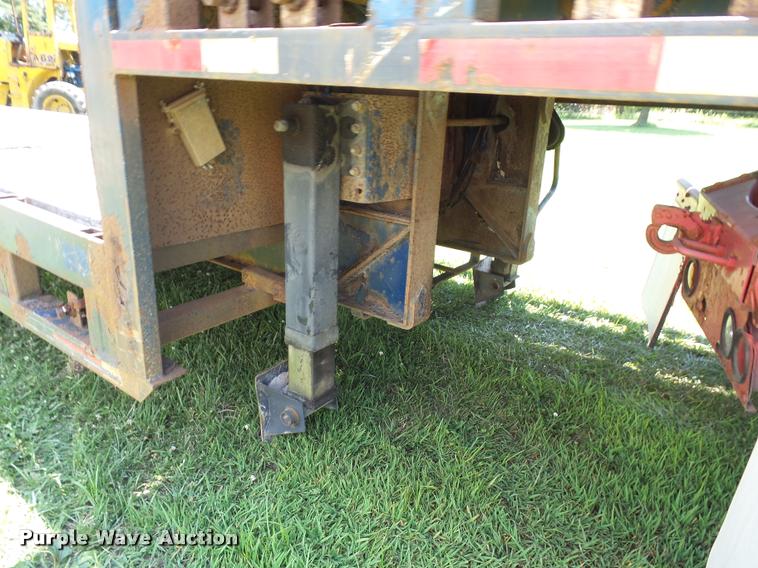 image for item CA9062 1993 Landoll drop deck trailer