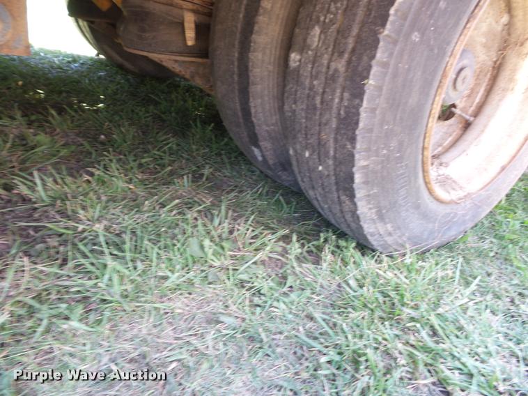 image for item CA9062 1993 Landoll drop deck trailer