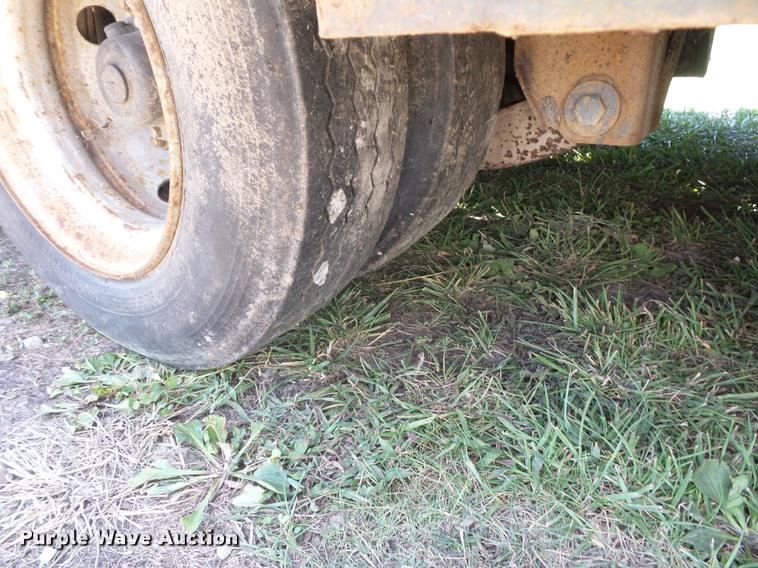 image for item CA9062 1993 Landoll drop deck trailer