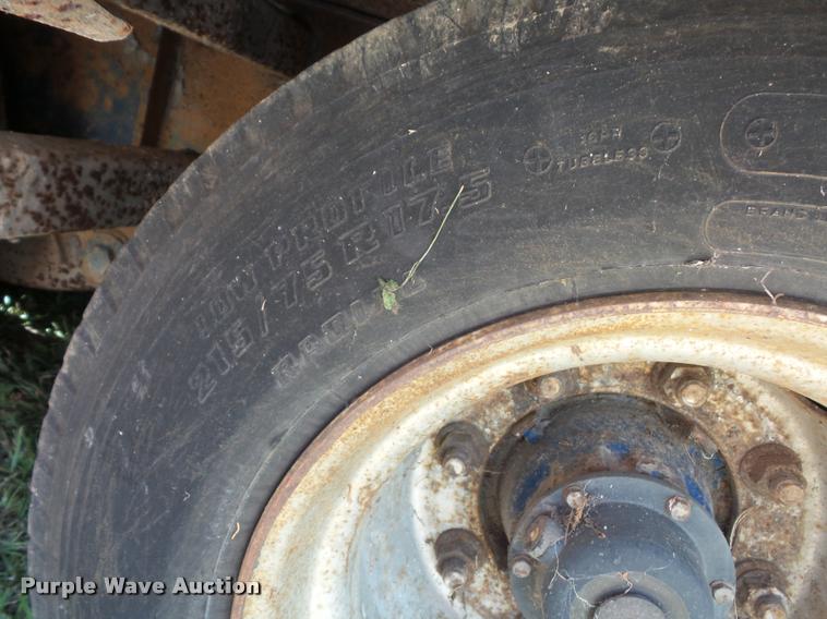 image for item CA9062 1993 Landoll drop deck trailer