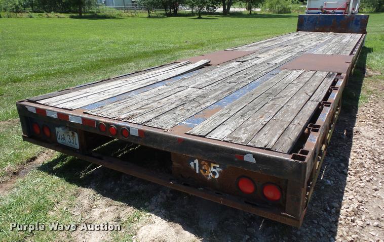 image for item CA9062 1993 Landoll drop deck trailer