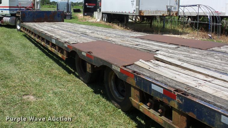 image for item CA9062 1993 Landoll drop deck trailer