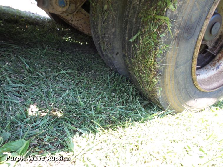 image for item CA9062 1993 Landoll drop deck trailer