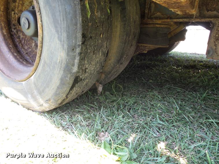 image for item CA9062 1993 Landoll drop deck trailer