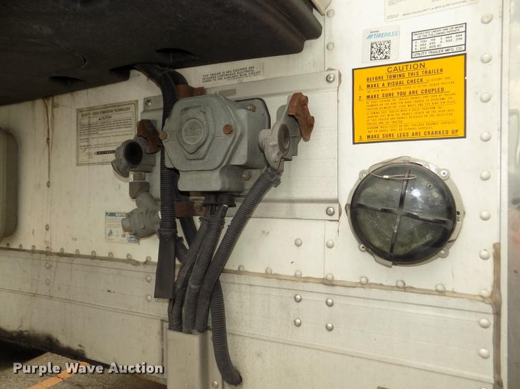 image for item DA3037 2009 Utility 3000R refrigerated van trailer