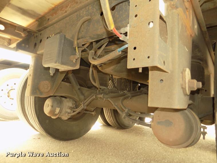 image for item DA3039 2009 Utility 3000R refrigerated van trailer