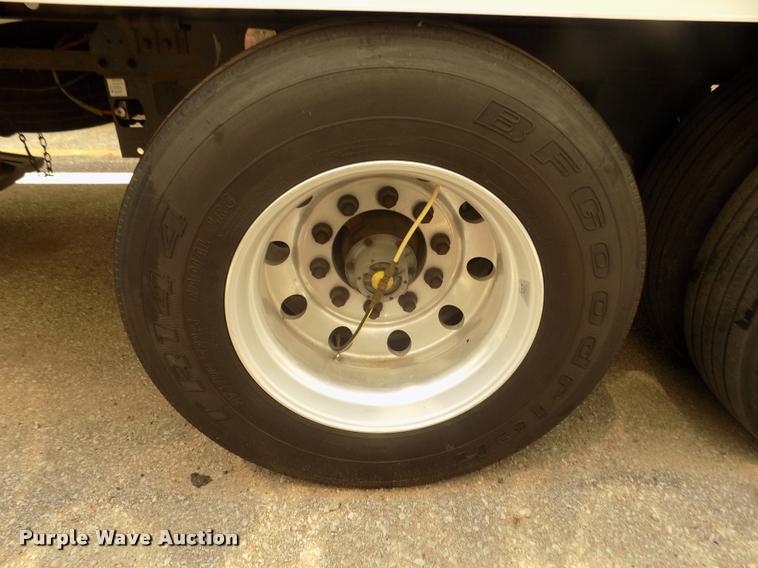 image for item DA3039 2009 Utility 3000R refrigerated van trailer