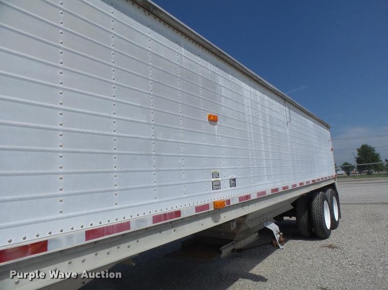 image for item DB1397 1998 Wilson double hopper grain trailer