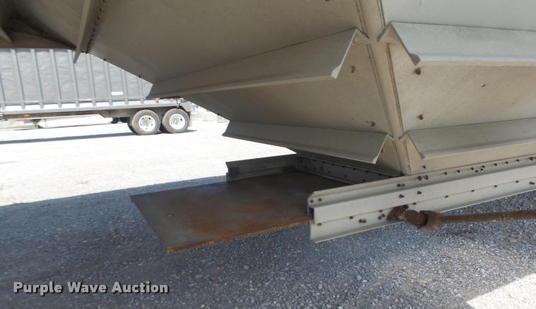 image for item DB1397 1998 Wilson double hopper grain trailer