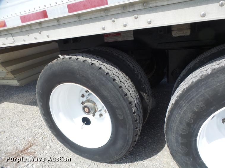 image for item DB1397 1998 Wilson double hopper grain trailer