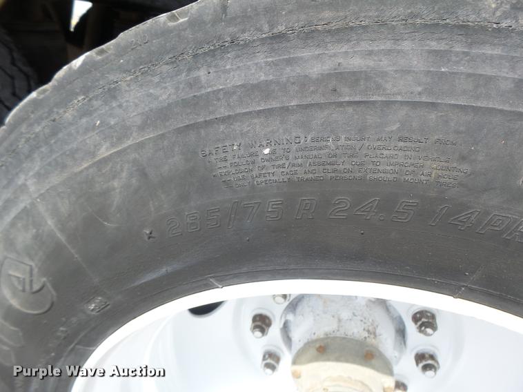 image for item DB1397 1998 Wilson double hopper grain trailer