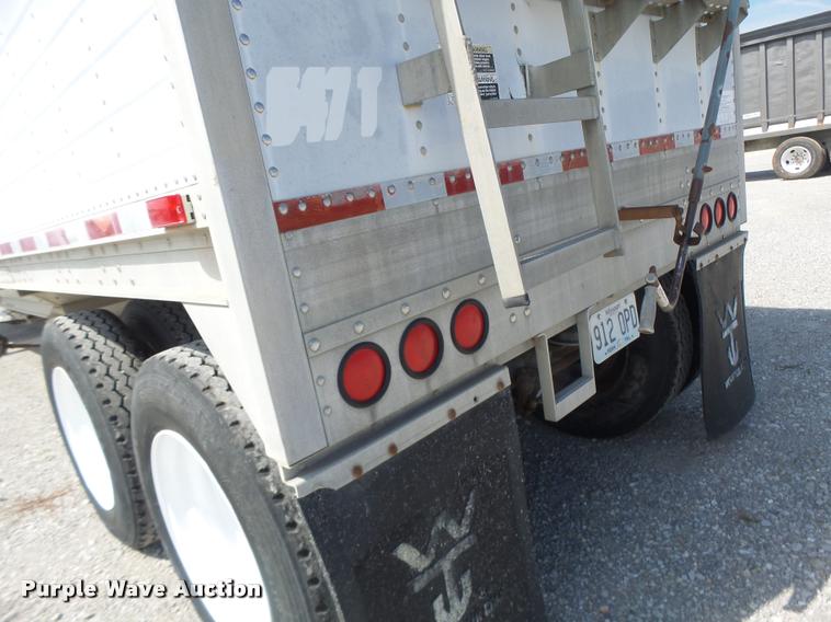 image for item DB1397 1998 Wilson double hopper grain trailer