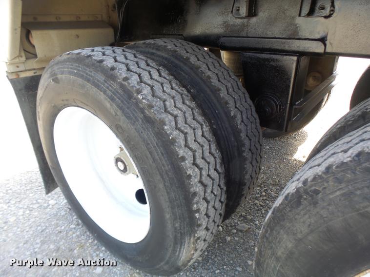 image for item DB1397 1998 Wilson double hopper grain trailer