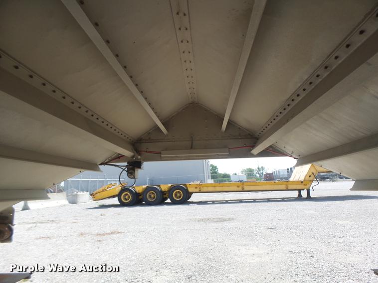 image for item DB1397 1998 Wilson double hopper grain trailer