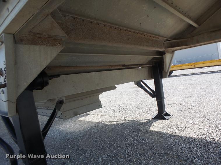 image for item DB1397 1998 Wilson double hopper grain trailer